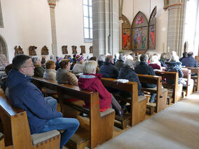 Allerseelen mit Segnung der Gräber auf dem Friedhof in Naumburg (© Karl-Franz Thiede)